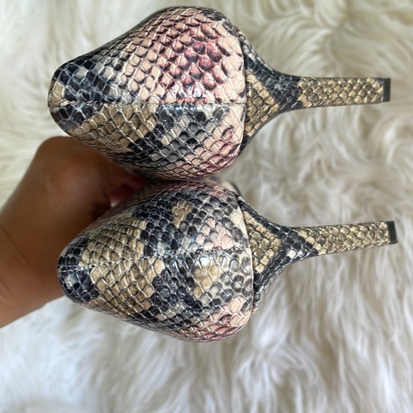 Vince Camuto Snake Heels Size 7.5 M 38 - Picture 10 of 11